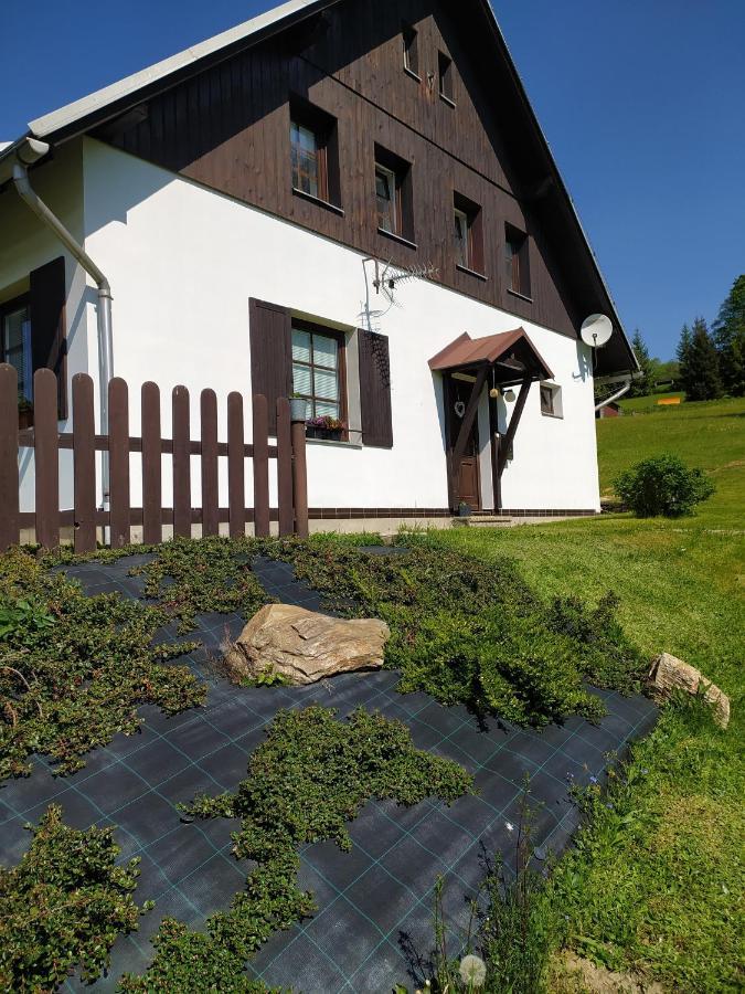 U Tomicku Hotel Пасеки над Изероу Екстериор снимка
