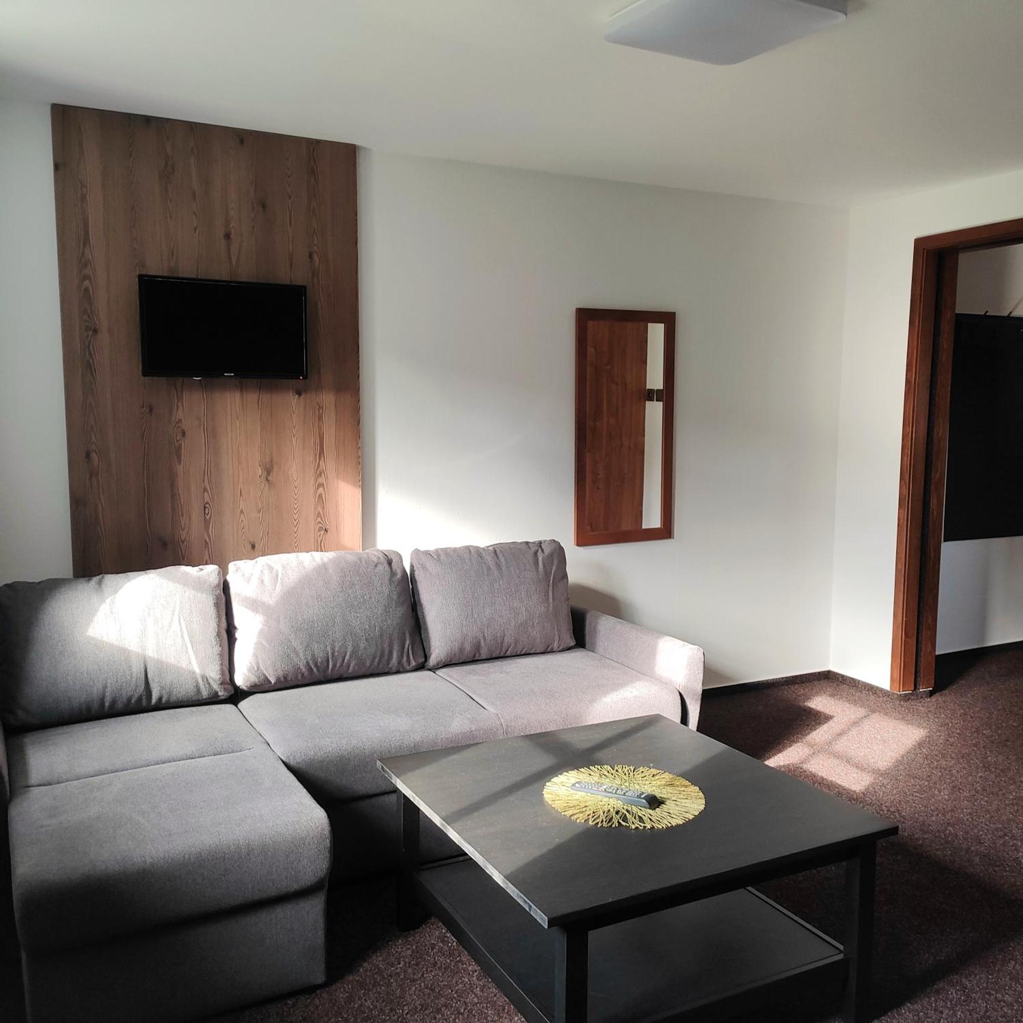 U Tomicku Hotel Пасеки над Изероу Екстериор снимка